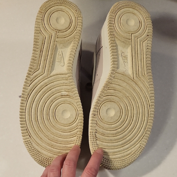 Stylish Women's Sneakers in Lavender and White - Picture 2 of 5